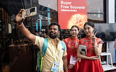 Поддържате връзки на клиентите след дизайна на кабинката на Canton Fair?
